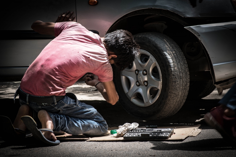 garagiste-PUGET SUR ARGENS-min_child-labor-934900